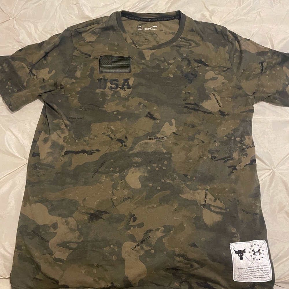 Project rock camo shirt size XL, Worn once